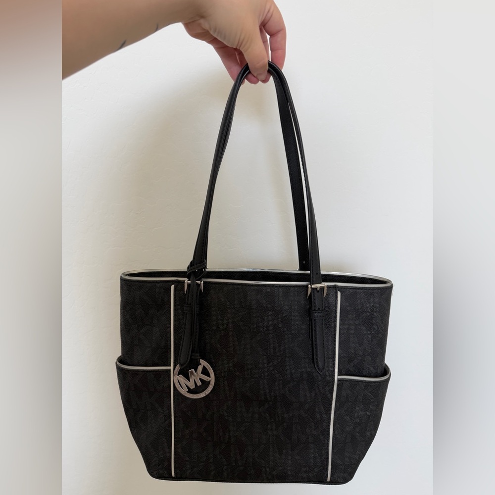 Michael Kors Black tote - Picture 2 of 7